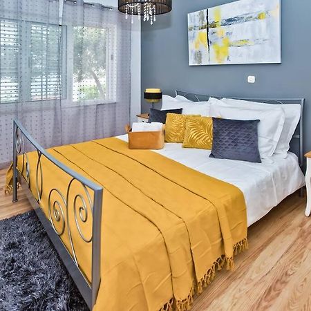 Apartman Tino With Two Sunny Terace Hvar Town Esterno foto