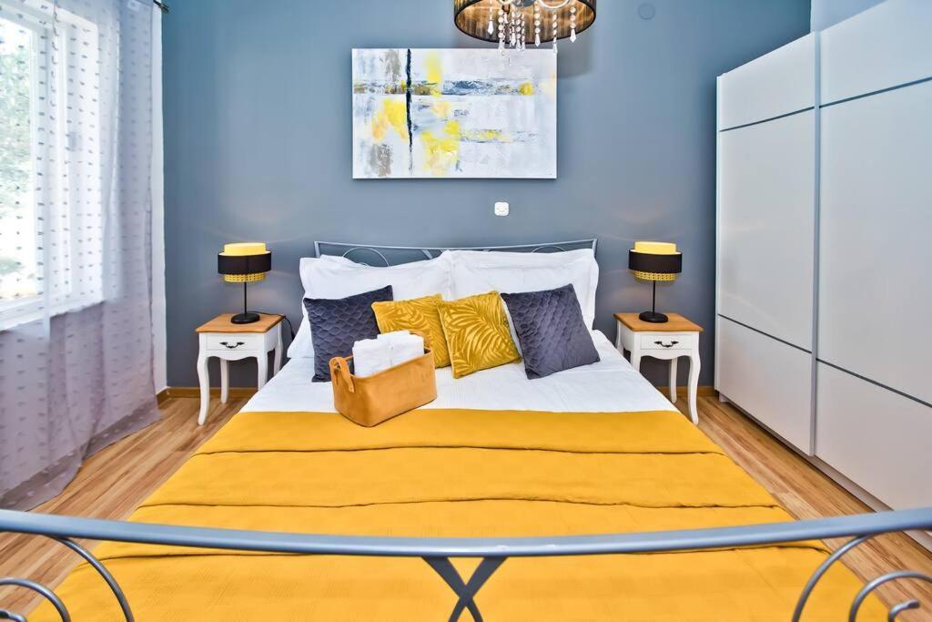 Apartman Tino With Two Sunny Terace Hvar Town Esterno foto