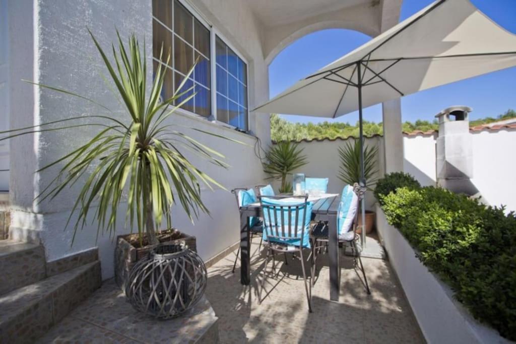 Apartman Tino With Two Sunny Terace Hvar Town Esterno foto