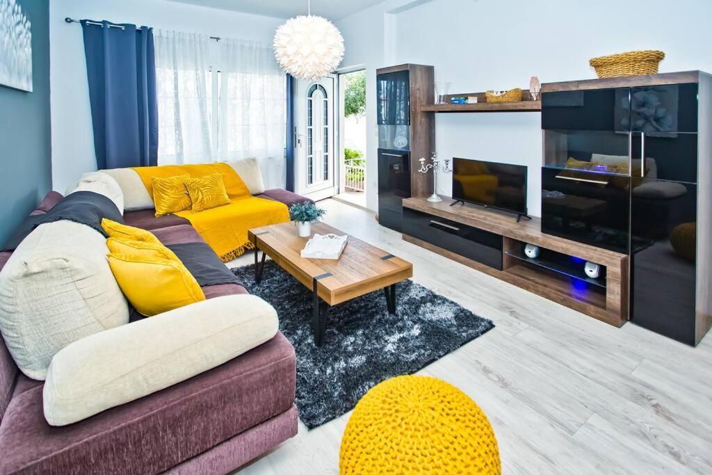 Apartman Tino With Two Sunny Terace Hvar Town Esterno foto