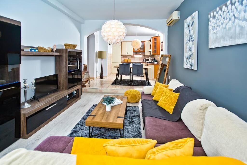 Apartman Tino With Two Sunny Terace Hvar Town Esterno foto