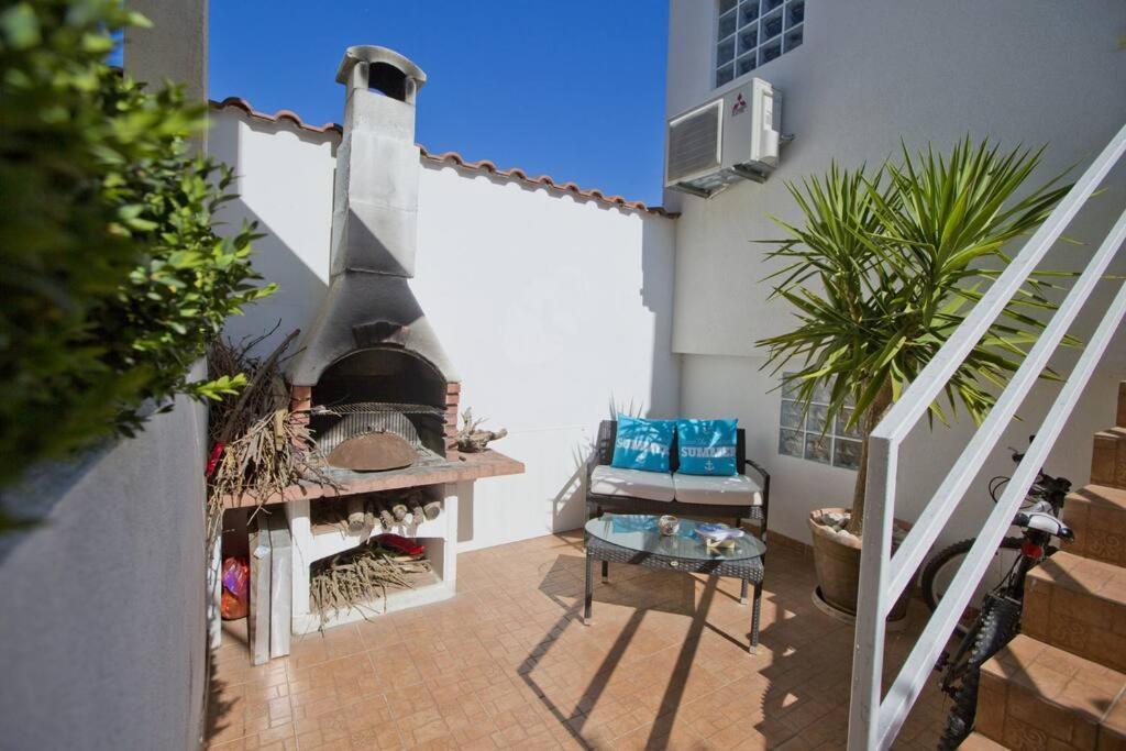 Apartman Tino With Two Sunny Terace Hvar Town Esterno foto