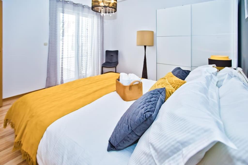 Apartman Tino With Two Sunny Terace Hvar Town Esterno foto