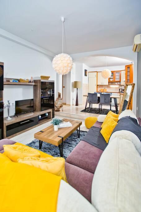 Apartman Tino With Two Sunny Terace Hvar Town Esterno foto