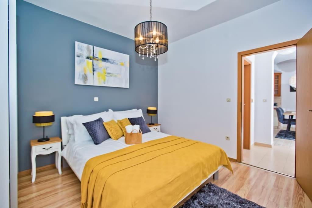 Apartman Tino With Two Sunny Terace Hvar Town Esterno foto